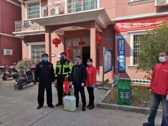 警民鱼水情 致谢抗疫路上的暖心助力