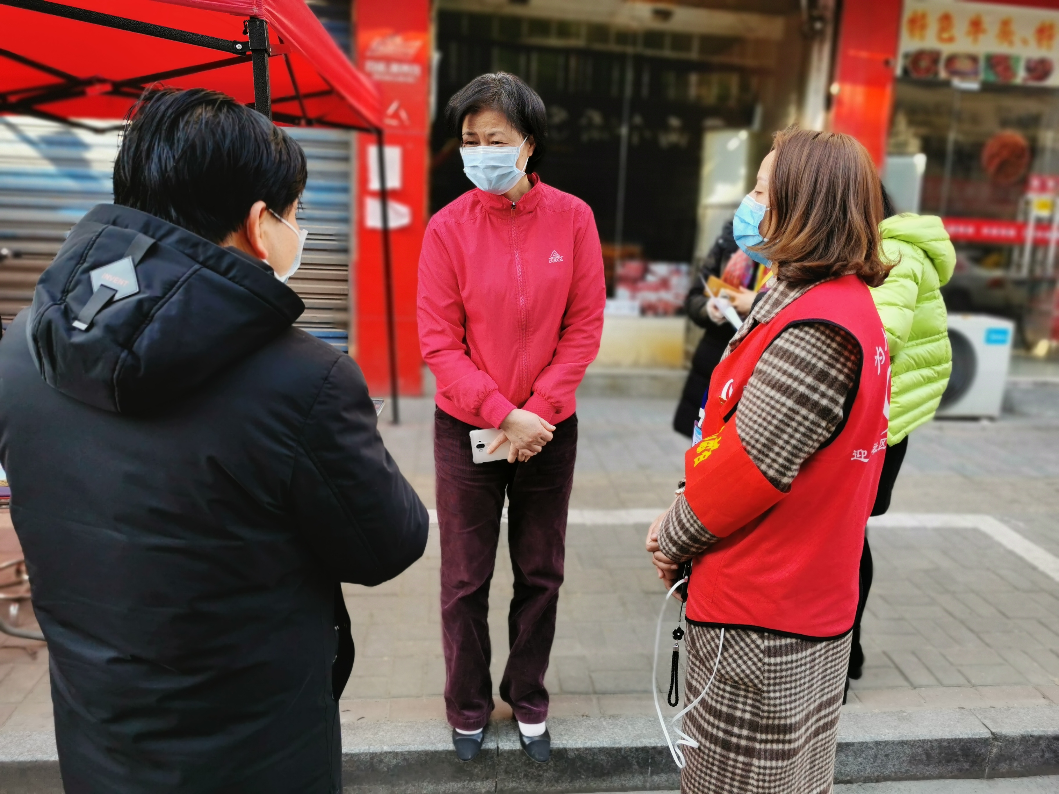 胥萍和社区主任.jpg