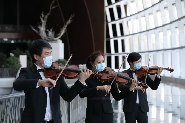 同舟共济战疫情·国家大剧院在行动丨国家大剧院与中国音乐学院联合推出抗疫交响合唱《天使告诉我》