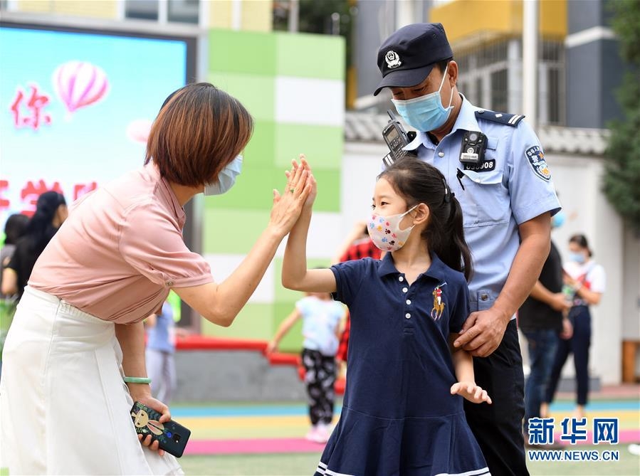 （教育）（2）北京中小学部分年级开学