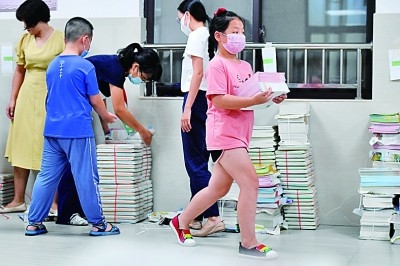 全国各地多所中小学迎来秋季开学