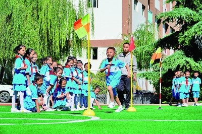 全国各地多所中小学迎来秋季开学