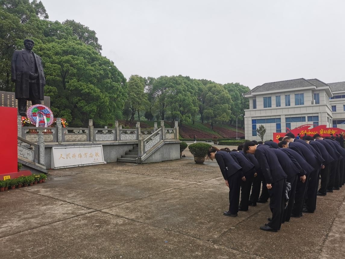 “缅怀革命先烈 传承红色基因”——江西银行南昌洪城支行前往方志敏烈士陵园开展党史学习教育_fororder_1