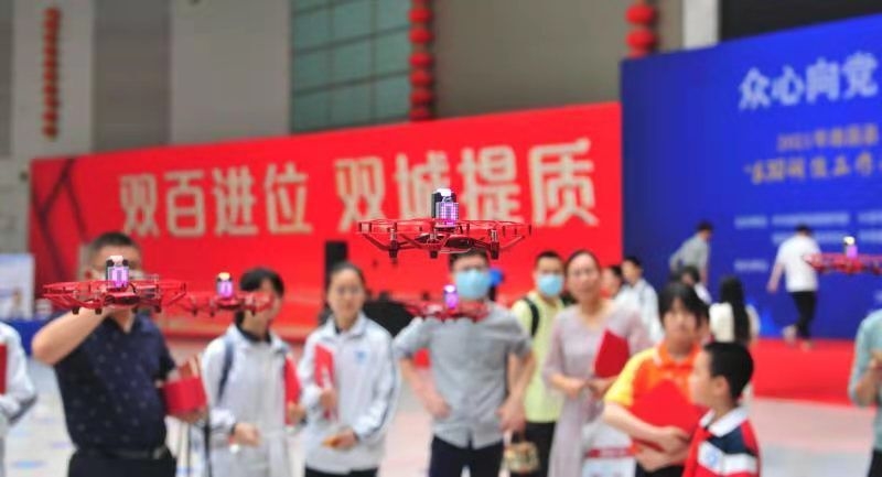 江西南昌县（小蓝经开区）举行530科技工作者日宣传活动